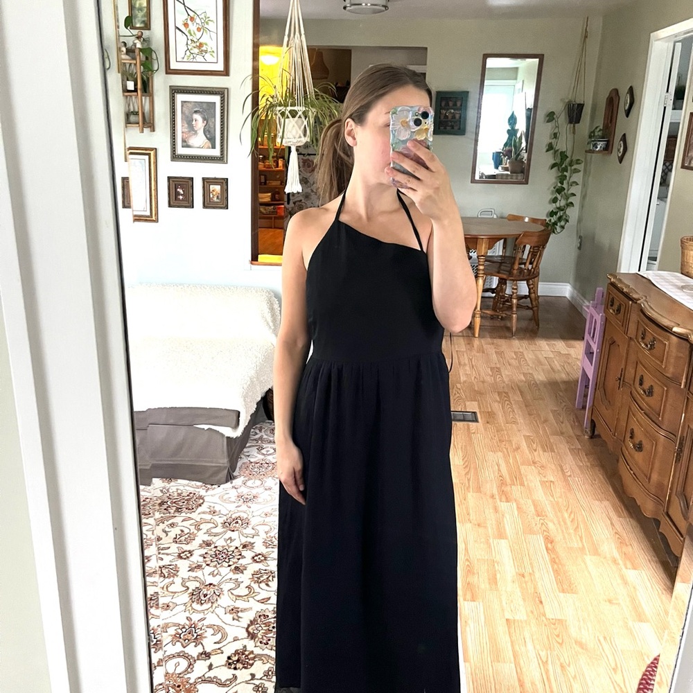 Elegant A symmetrical chiffon maxi Dress